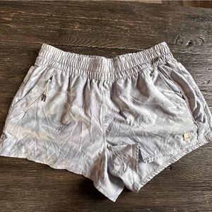 Vuori Dash Short light gray camo size M